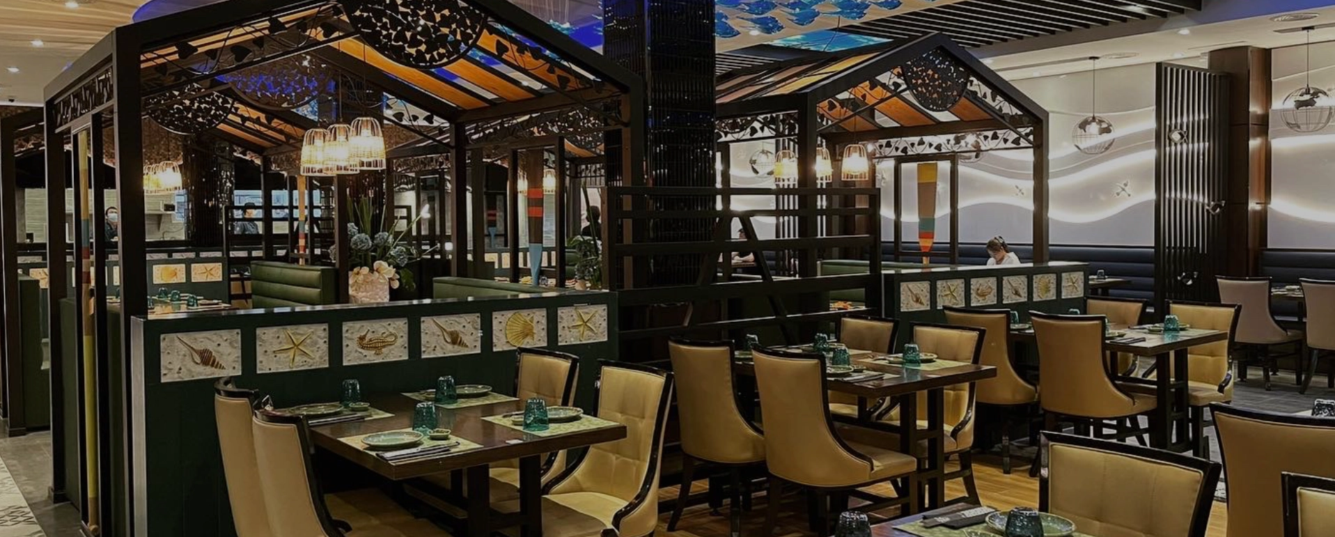 Pérgolas y azulejos de inspiración marina — Sushisom Málaga
