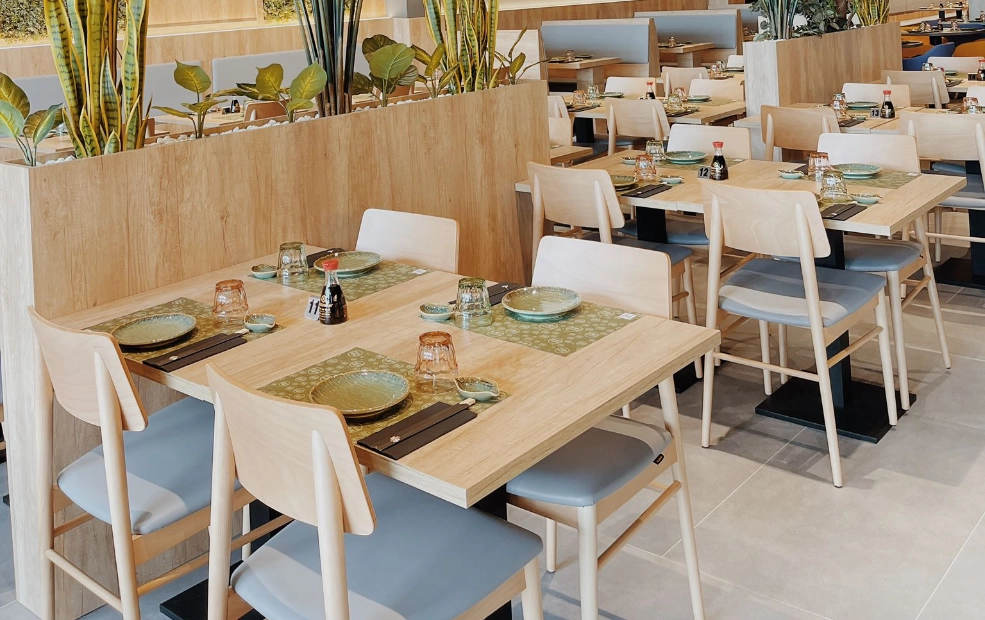 Gastronomía asiática en el restaurante — Sushisom Santander Bahía Real