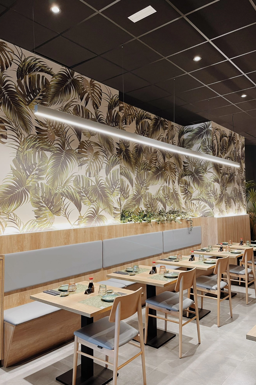 Restaurante asiático con buffet — Sushisom Santander Bahía Real