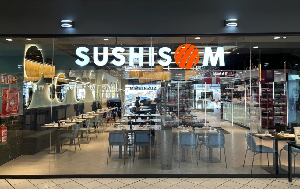 Gastronomía asiática en el restaurante — Sushisom Burgos El Mirador