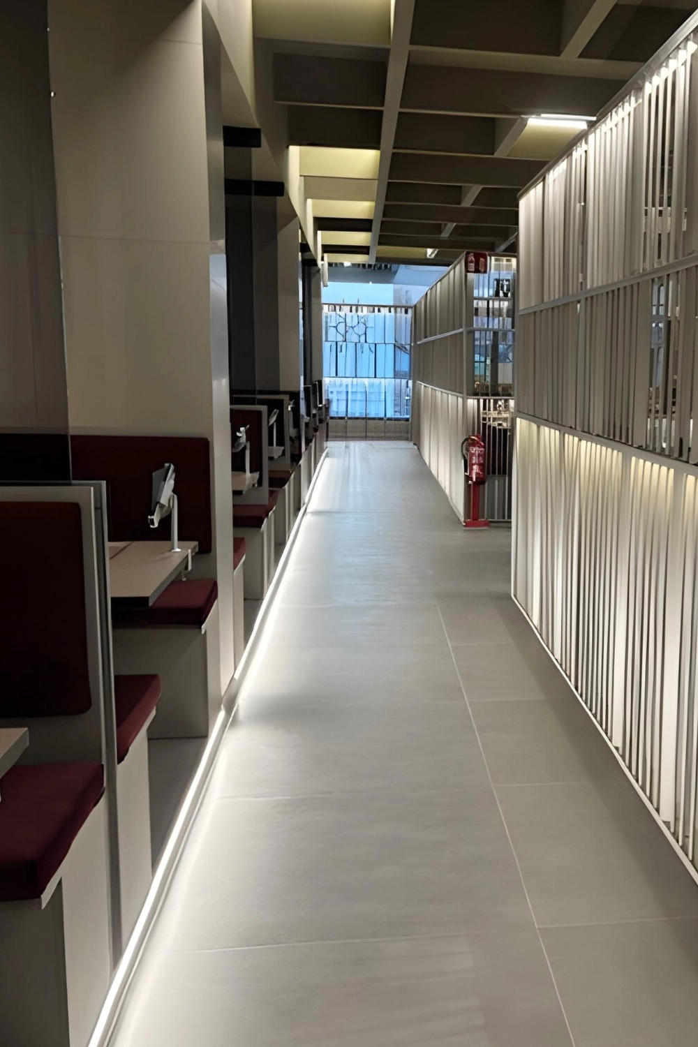 Detalles del pasillo del restaurante — Sushisom Bilbao Intermodal