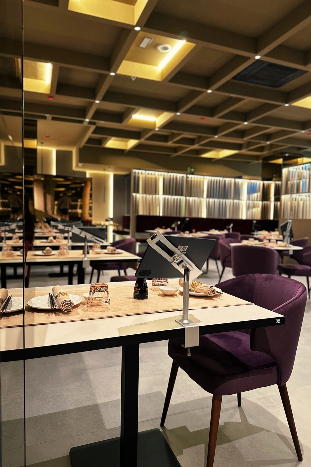 Espejos, mesas y decoración — Sushisom Valladolid Vallsur
