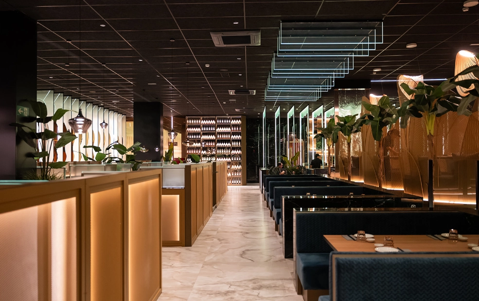 Pasillo central del buffet — Sushisom Córdoba
